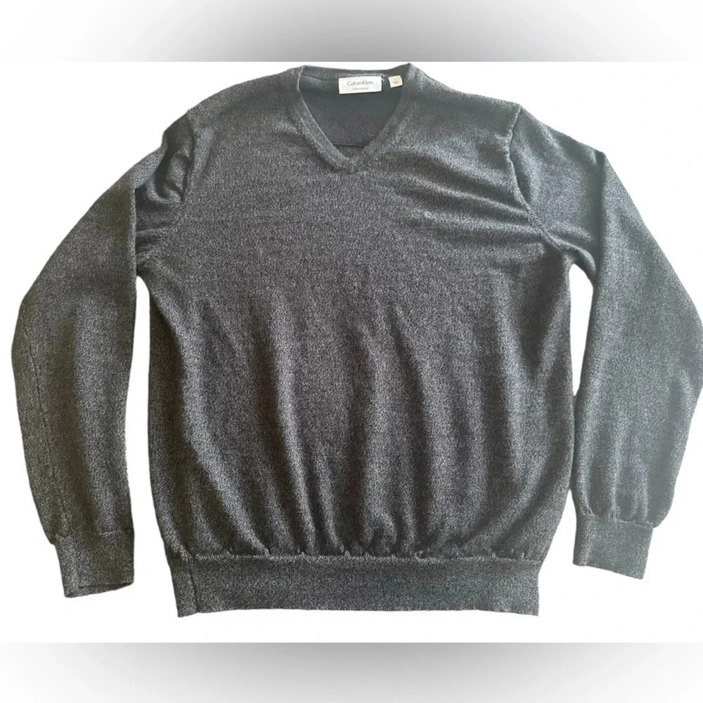 Calvin Klein Gray Italian Merino Wool V-Neck Sweater Men’s Size Medium
